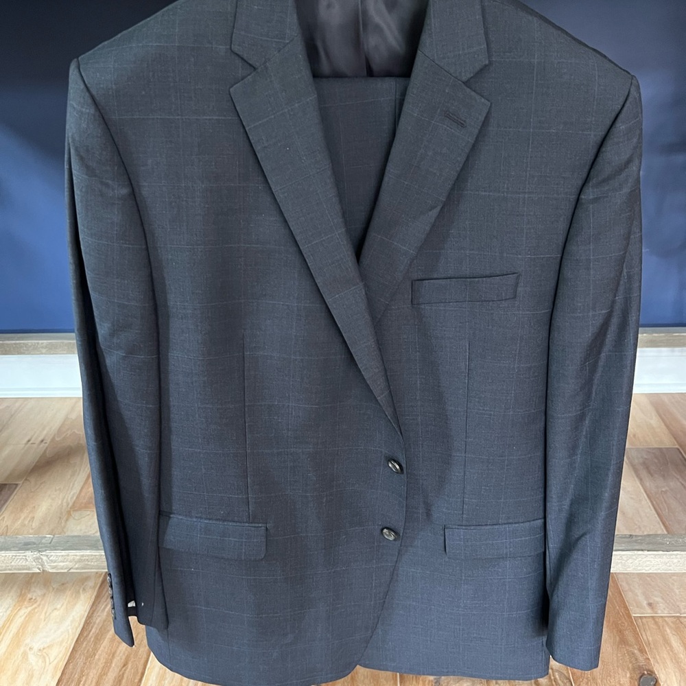 Men's Classic Ralph Lauren suit Gray Blazer and pants.